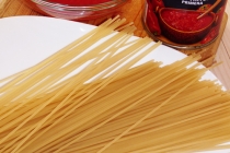 Spaghete cu sos de rosii si usturoi + CONCURS